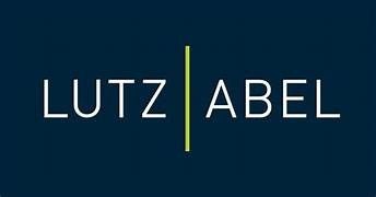 LUTZ ABEL Unternehmenslogo auf blauem Hintergrund